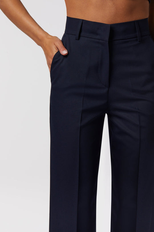 Tailleur Ostuni Oblise in crêpe fluido, colore blu navy