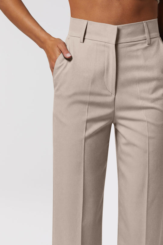 Tailleur Ostuni Oblise in crêpe fluido, colore tortora