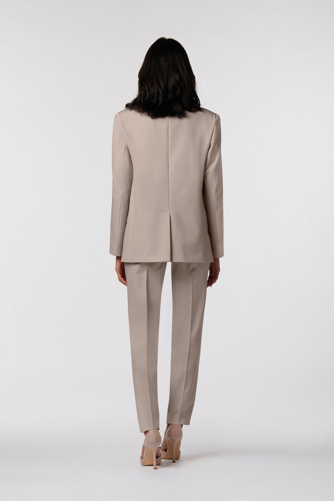 Tailleur Ostuni Oblise in crêpe fluido, colore tortora