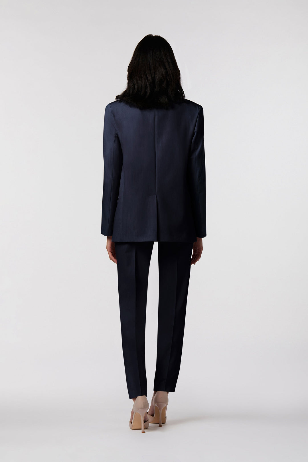 Tailleur Ostuni Oblise in crêpe fluido, colore blu navy