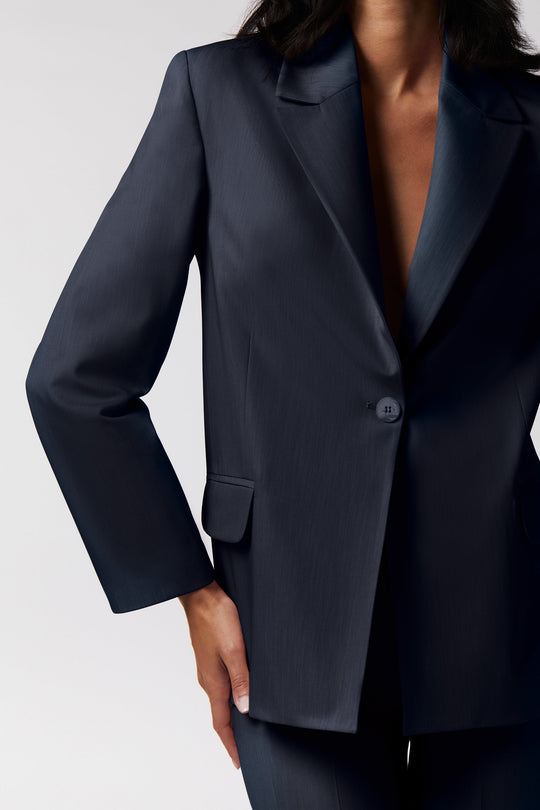 Tailleur Ostuni Oblise in crêpe fluido, colore blu navy